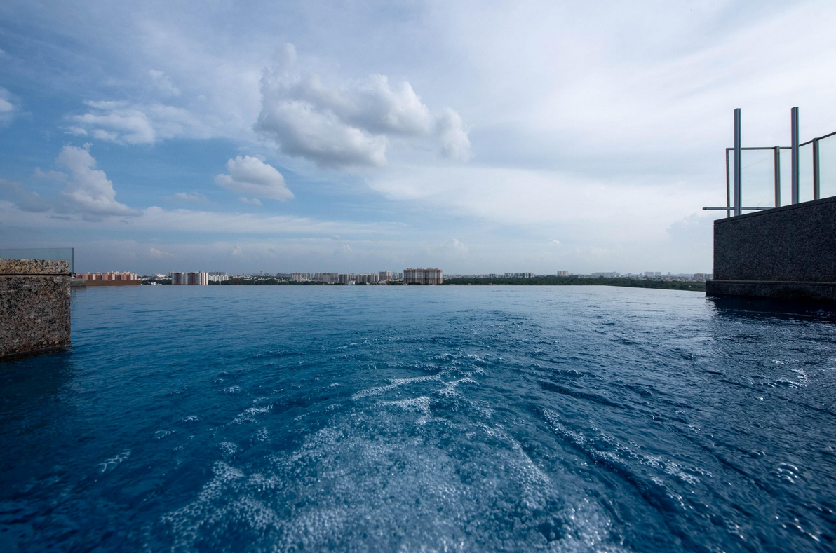 Infinity Pool Jaccuzzi